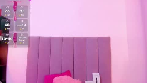 Snapshot of hoollyhendrix chatting on October 16, 2025, 8:21 pm holly online show from October 16, 2025, 8:21 pm