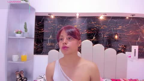 Snapshot of hoollyhendrix chatting on October 25, 2025, 4:02 pm holly online show from October 25, 2025, 4:02 pm