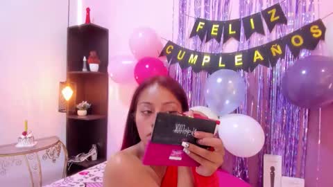 Snapshot of hoollyhendrix chatting on October 31, 2025, 5:36 pm holly online show from October 31, 2025, 5:36 pm