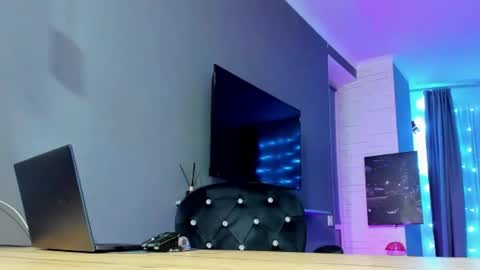 hooot_blonde777 online show from February 17, 2025, 12:43 am