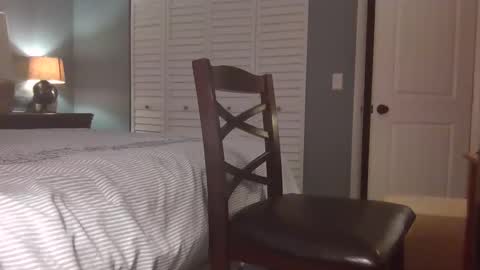 hooshung_mvers8 online show from November 18, 2025, 4:39 am