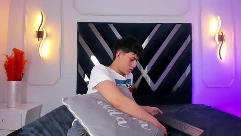 Snapshot of hoot_booys_ chatting on February 26, 2026, 8:41 pm hoot_booys_ online show from February 26, 2026, 8:41 pm