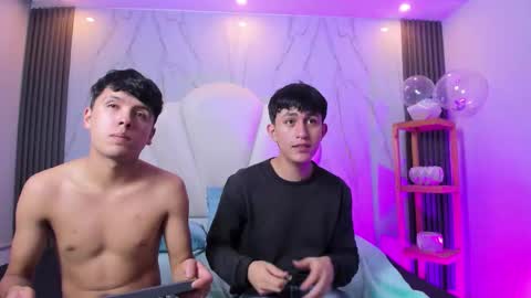 Snapshot of hoot_booys_ chatting on March 5, 2026, 9:33 pm hoot_booys_ online show from March 5, 2026, 9:33 pm