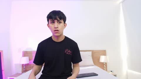 Snapshot of hoot_booys_ chatting on March 23, 2026, 8:35 pm hoot_booys_ online show from March 23, 2026, 8:35 pm