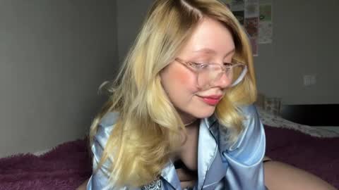 Snapshot of horney_audrey chatting on January 8, 2025, 2:03 am Audrey online show from January 8, 2025, 2:03 am