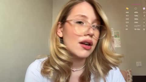 Snapshot of horney_audrey chatting on February 5, 2025, 4:06 am Audrey online show from February 5, 2025, 4:06 am