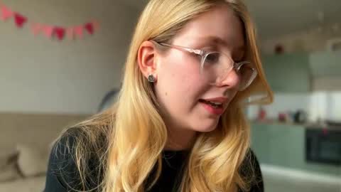 Audrey online show from October 21, 2025, 3:18 am