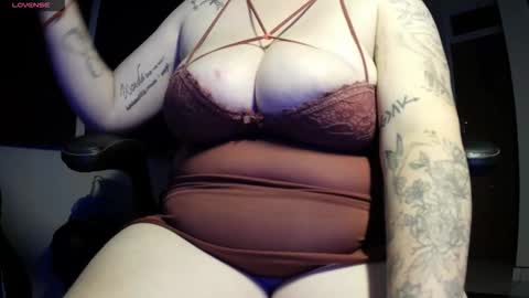 Snapshot of horny_amature_couple chatting on October 23, 2025, 7:12 pm Misty online show from October 23, 2025, 7:12 pm