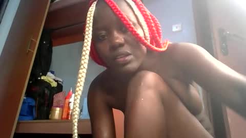 horny_lunah online show from April 19, 2026, 6:10 pm