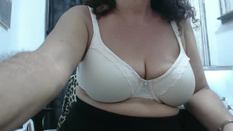 Snapshot of horny_mommy17 chatting on December 12, 2024, 12:38 am armina online show from December 12, 2024, 12:38 am