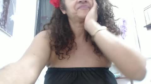 Snapshot of horny_mommy17 chatting on January 2, 2025, 2:35 pm armina online show from January 2, 2025, 2:35 pm