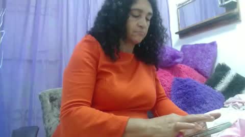 Snapshot of horny_mommy17 chatting on October 7, 2025, 12:52 am armina online show from October 7, 2025, 12:52 am