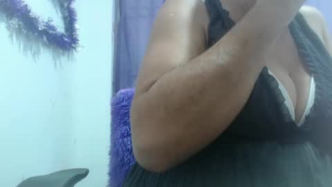 Snapshot of horny_mommy17 chatting on October 23, 2025, 5:23 pm armina online show from October 23, 2025, 5:23 pm