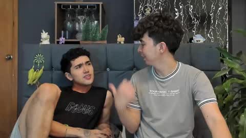 Alex and Camilo online show from March 3, 2025, 9:48 pm
