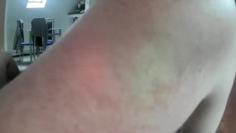 Snapshot of hornyandi1981 chatting on January 18, 2026, 9:35 am Andi online show from January 18, 2026, 9:35 am