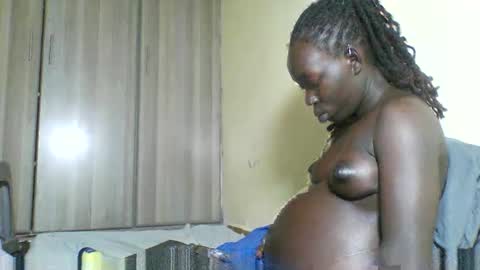 Yvy online show from September 28, 2025, 9:09 pm