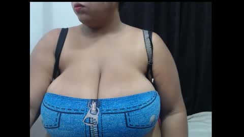 Snapshot of hornyboobs18 chatting on October 19, 2025, 6:58 am karen online show from October 19, 2025, 6:58 am