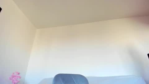 Emma online show from October 21, 2025, 8:37 am