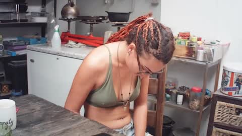 Snapshot of hornyhippies0080 chatting on April 12, 2026, 7:24 am Nix D online show from April 12, 2026, 7:24 am