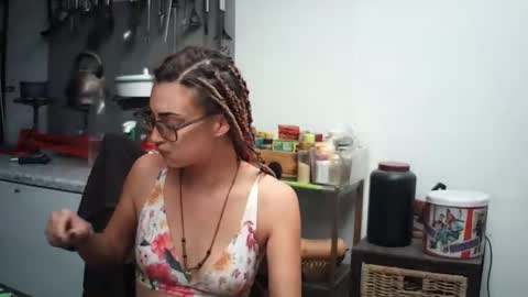 Snapshot of hornyhippies0080 chatting on April 26, 2026, 6:44 am Nix D online show from April 26, 2026, 6:44 am