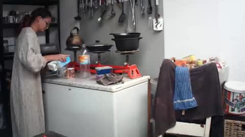 Snapshot of hornyhippies0080 chatting on May 17, 2026, 6:44 am Nix D online show from May 17, 2026, 6:44 am