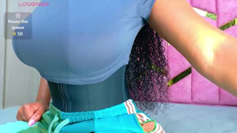 Valentina  online show from November 4, 2025, 1:10 pm