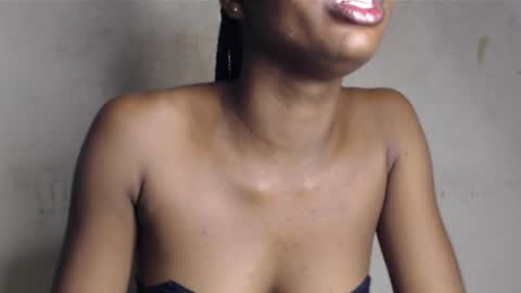 Snapshot of hornyslut_xx chatting on May 7, 2026, 9:25 am Bella online show from May 7, 2026, 9:25 am