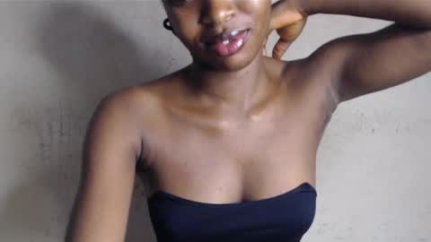 Snapshot of hornyslut_xx chatting on May 9, 2026, 4:34 pm Bella online show from May 9, 2026, 4:34 pm