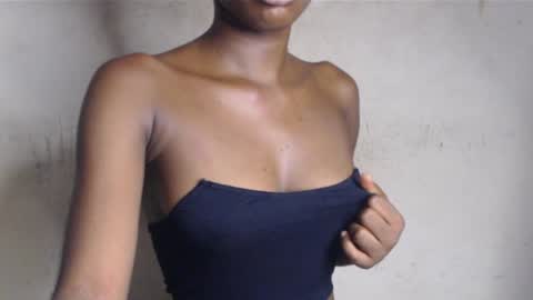 Snapshot of hornyslut_xx chatting on May 16, 2026, 4:50 pm Bella online show from May 16, 2026, 4:50 pm