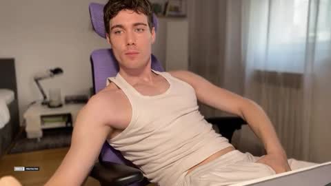 Snapshot of hornytwunk01 chatting on December 18, 2025, 9:26 am hornytwunk01 online show from December 18, 2025, 9:26 am