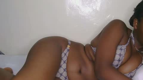 Snapshot of hornyy_cutie chatting on April 23, 2026, 8:00 pm Its Cora online show from April 23, 2026, 8:00 pm