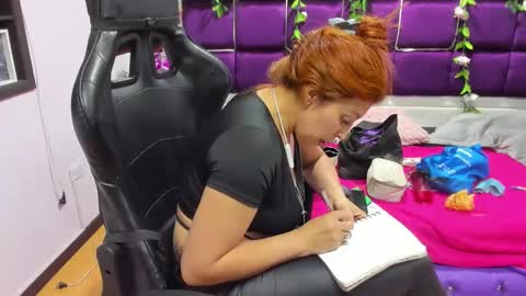 hornyy mom online show from December 20, 2024, 8:01 pm