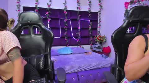 hornyy mom online show from September 24, 2025, 2:42 pm