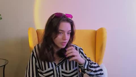 Mia online show from October 2, 2025, 7:48 am