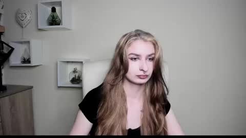 Snapshot of hot_1nina chatting on October 14, 2025, 5:52 am NINA online show from October 14, 2025, 5:52 am