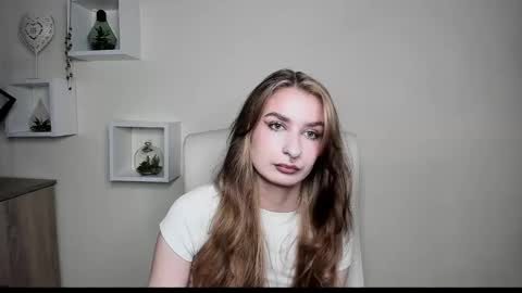 Snapshot of hot_1nina chatting on October 22, 2025, 6:24 am NINA online show from October 22, 2025, 6:24 am