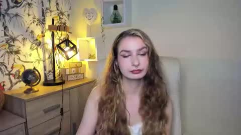 Snapshot of hot_1nina chatting on November 6, 2025, 6:58 am NINA online show from November 6, 2025, 6:58 am