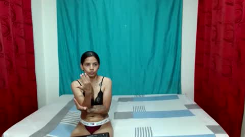 natalia y sara online show from December 2, 2024, 8:55 pm