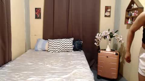 Snapshot of hot_babe0802 chatting on February 7, 2025, 4:16 am HANNA online show from February 7, 2025, 4:16 am
