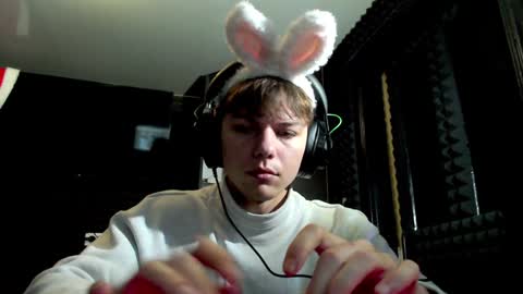 Snapshot of hot_boy_2002_ chatting on December 30, 2024, 12:42 pm Hot boy 2002 online show from December 30, 2024, 12:42 pm