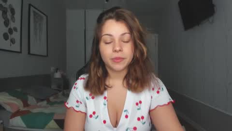 LiluCaroline online show from February 21, 2025, 11:44 am