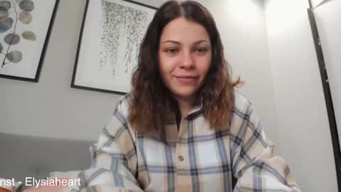 LiluCaroline online show from March 12, 2025, 1:51 pm