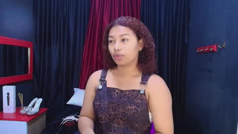 Snapshot of hot_chocolate_4u chatting on December 2, 2024, 12:07 pm hot chocolate 4u online show from December 2, 2024, 12:07 pm
