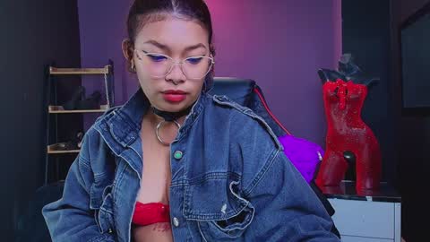 Snapshot of hot_chocolate_4u chatting on December 10, 2024, 11:51 pm hot chocolate 4u online show from December 10, 2024, 11:51 pm