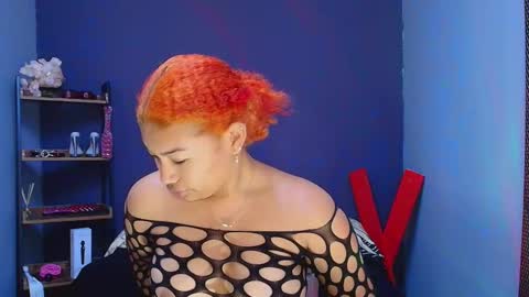 Snapshot of hot_chocolate_4u chatting on February 19, 2025, 12:33 pm hot chocolate 4u online show from February 19, 2025, 12:33 pm