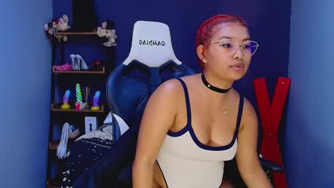 Snapshot of hot_chocolate_4u chatting on March 10, 2025, 6:23 pm hot chocolate 4u online show from March 10, 2025, 6:23 pm