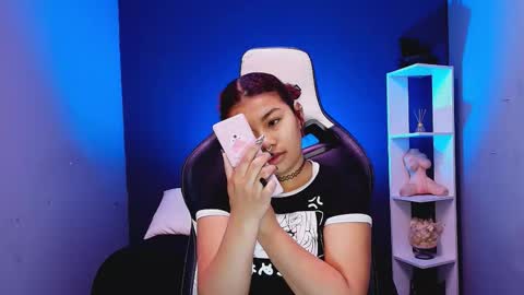 Snapshot of hot_chocolate_4u chatting on October 27, 2025, 12:20 pm hot chocolate 4u online show from October 27, 2025, 12:20 pm