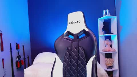 hot chocolate 4u online show from December 5, 2025, 12:36 pm