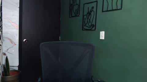 hot chocolate 4u online show from July 9, 2026, 5:39 pm