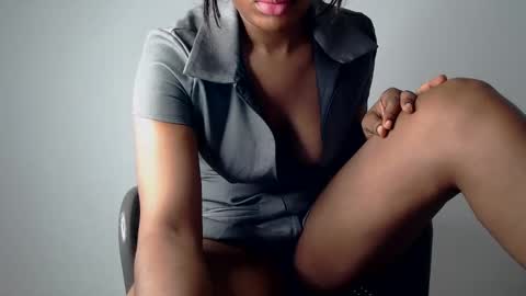 sonia  mis choco online show from December 19, 2024, 5:51 am
